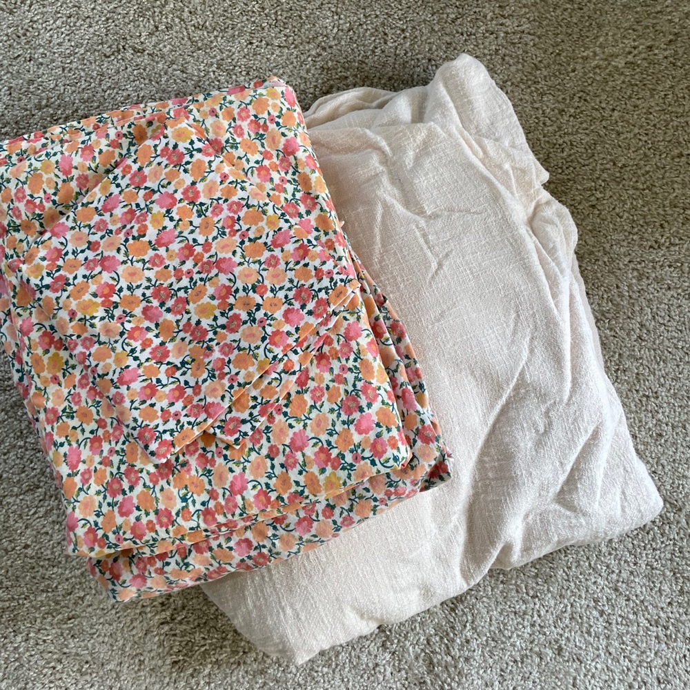 Twin XL Duvet Cover and Set of Sheets!!